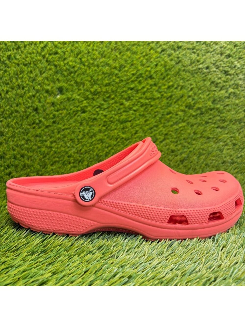 Crocs Classic Clog Mens Size 9 Womens 11 Pink Beach Outdoor Slip On Sandals